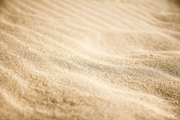 Bella sabbia vicino al mare sullo sfondo della natura — Foto Stock