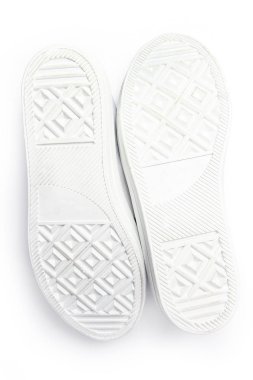 Beyaz arka planda spor için güzel şık ayakkabılar.