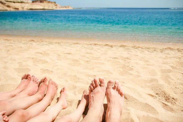 Hermosas huellas con los pies en el fondo de la naturaleza marina —  Fotos de Stock