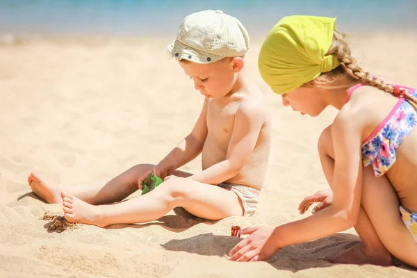 Happy child playing on the sea background — Stock Photo, Image