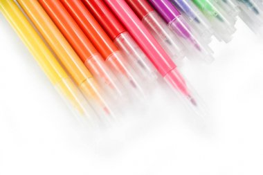 beyaz zemin üzerine işaret