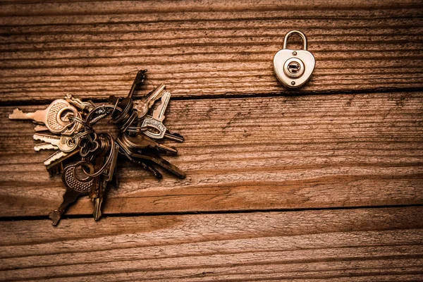 Gelukkige Valentijnsdag vakantie liefde kasteel en sleutels achtergrond — Stockfoto