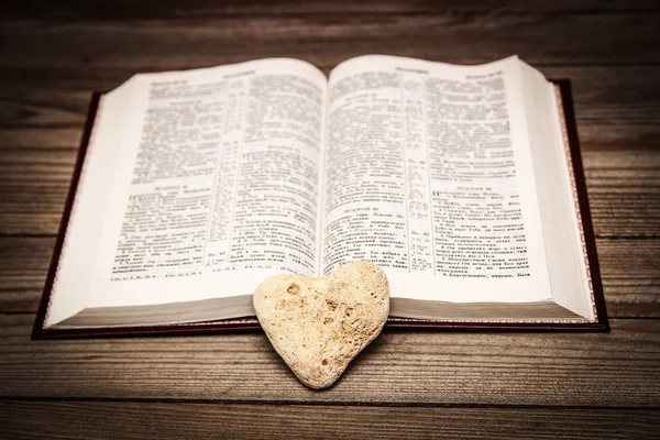 Bible and day in love — Stock Photo, Image