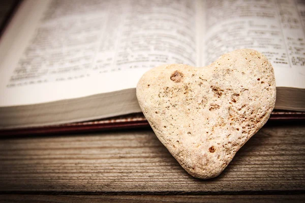 Bible and day in love — Stock Photo, Image