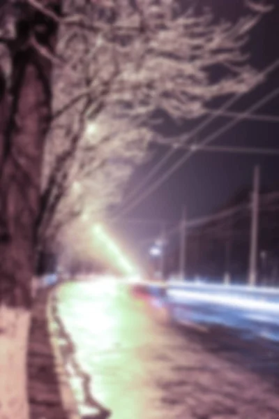 Árboles cerca de la carretera en la noche de invierno en la naturaleza —  Fotos de Stock