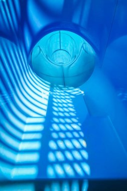 Na denize yakın havuzda şık ilginç su kaydırağı