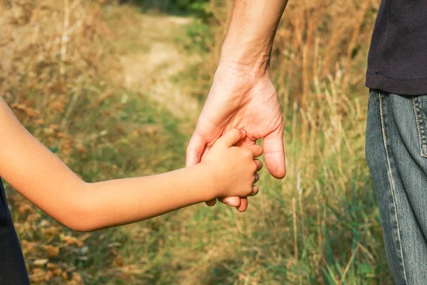 Beautiful hands outdoors in a park — Stock Photo, Image