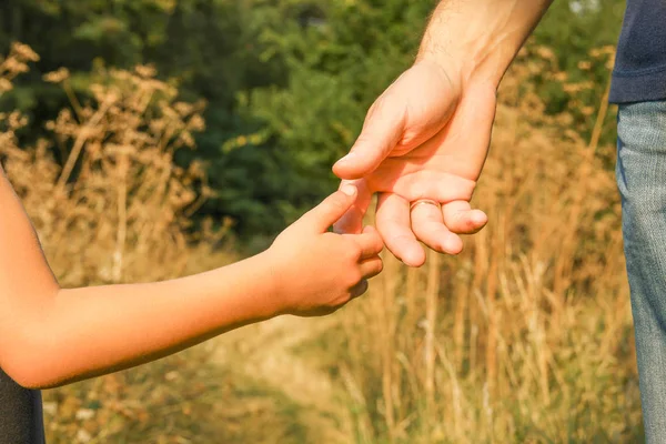 Beautiful hands outdoors in a park — Stock Photo, Image