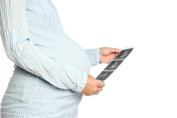 Glücklich schwangeres Mädchen liegt auf weißem Hintergrund — Stockfoto