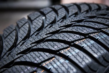 siyah şık yeni lastik tekerlekli arabalar için