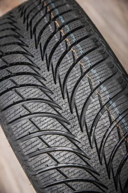 siyah şık yeni lastik tekerlekli arabalar için