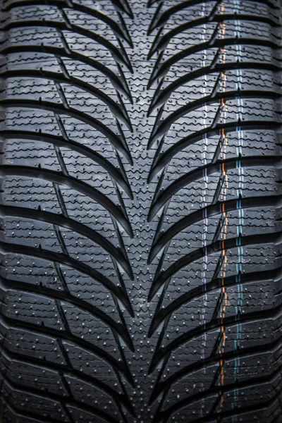 siyah şık yeni lastik tekerlekli arabalar için