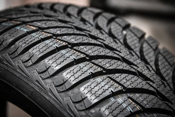 siyah şık yeni lastik tekerlekli arabalar için