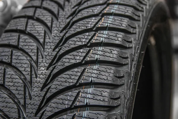 siyah şık yeni lastik tekerlekli arabalar için