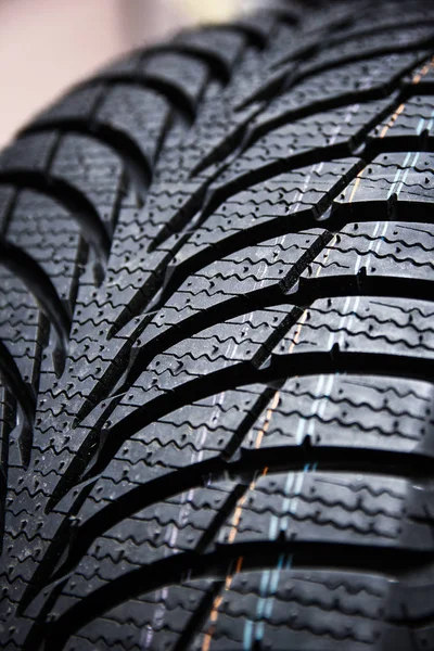 siyah şık yeni lastik tekerlekli arabalar için