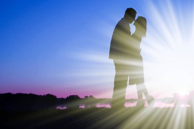 bir günbatımı romantizm karşı mutlu çift siluet