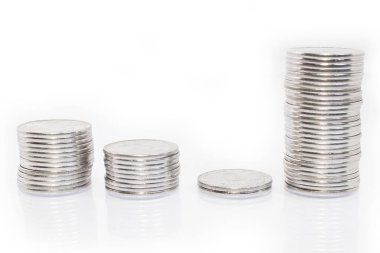 Beyaz arka plan üzerinde Iş para grafiği sikke