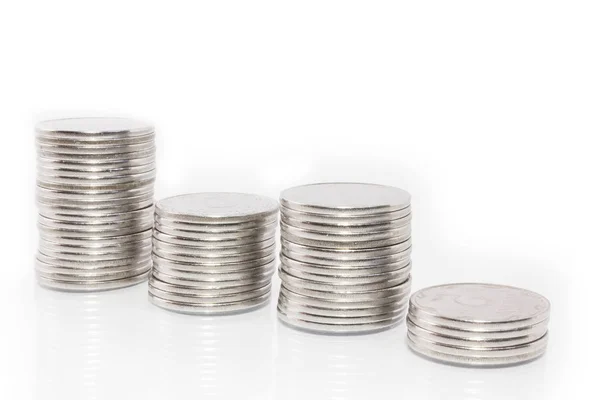 Pieniądze na biznes wykres monety na białym tle — Zdjęcie stockowe