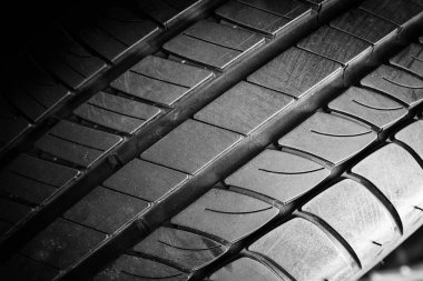 Otomatik arkaplan için araba lastikleri ve tekerlekleri