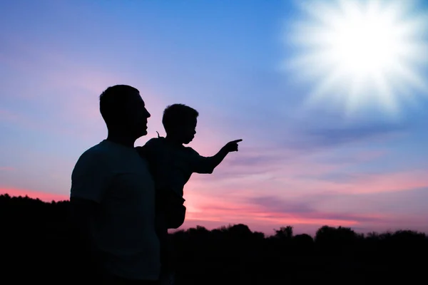 Happy parent with children playing on nature summer silhouette — Stock Photo, Image