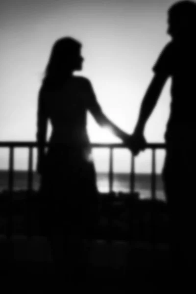 Beautiful couple silhouette on nature near the sea on a rift bac — Stock Photo, Image