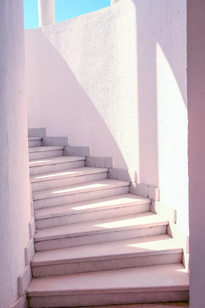 Elegantemente bonito fundo escada circular — Fotografia de Stock