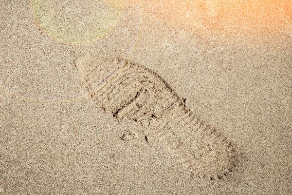 Mooie voetafdrukken in het zand zee natuur achtergrond — Stockfoto