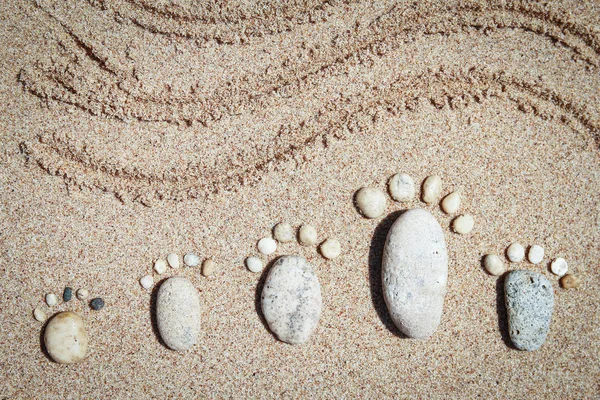 Pegadas bonitas na areia mar natureza fundo — Fotografia de Stock