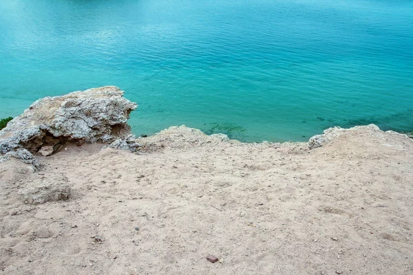 Hermosas vacaciones en la orilla del mar en el paisaje de la naturaleza fondo — Foto de Stock