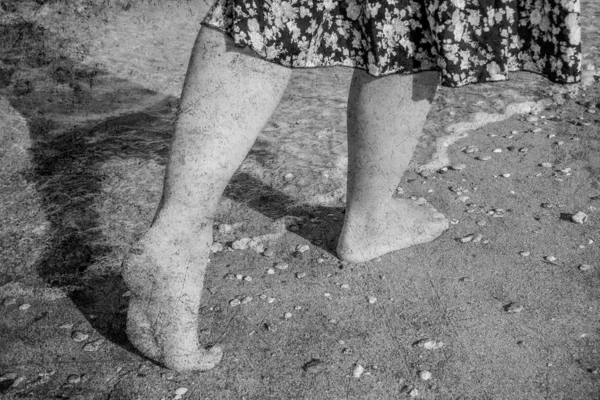 Old photo of beautiful traces with feet on the background of the — Stock Photo, Image