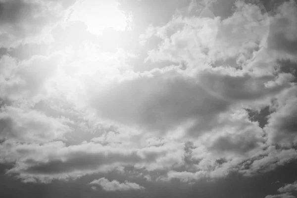 Schöne blaue Wolken Himmel Hintergrund auf die Natur des Parks — Stockfoto