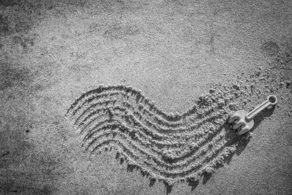 Belo desenho na areia do fundo do mar — Fotografia de Stock