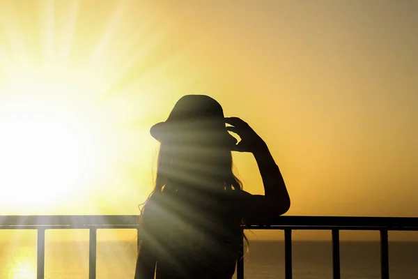 Happy child in hat silhouette on sea background — Stock Photo, Image