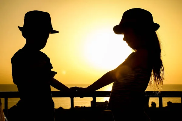 Happy child in hat silhouette on sea background — Stock Photo, Image