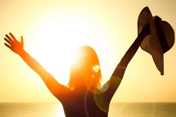 Silhouette of a girl on a chair on a nature background — Stock Photo, Image