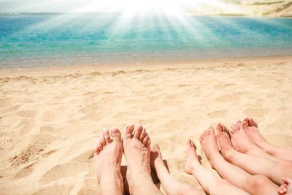 Hermosas huellas con los pies en el fondo de la naturaleza marina —  Fotos de Stock