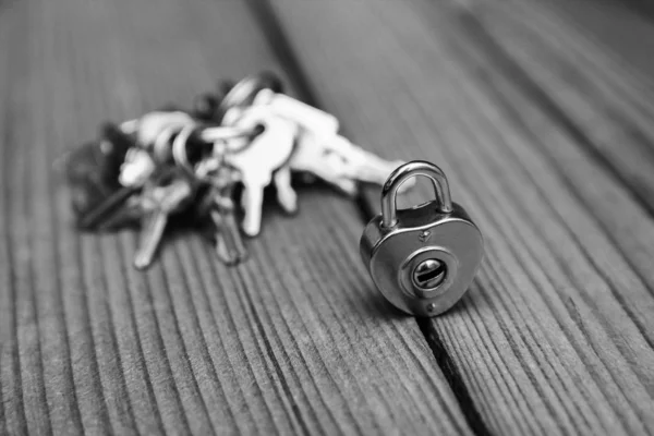 Lock and keys on valentine's day in love — Stock Photo, Image