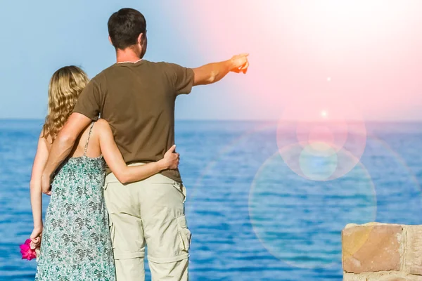 Beautiful happy couple on nature sea background — Stock Photo, Image