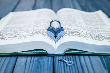 İncil ve aşık gün