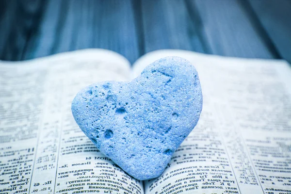 Bible et jour dans l'amour — Photo