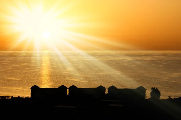 Schöner früher Sonnenuntergang auf dem Meeresgrund — Stockfoto