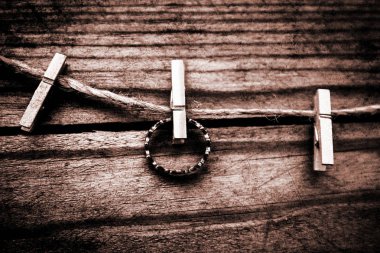 Aşk ve giysi pegs backgro eski fotoğraf mutlu sevgililer günü