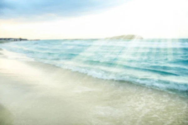 Beautiful beach with waves in the nature of the background — Stock Photo, Image