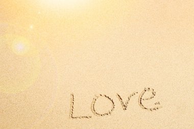 Denizin arka planında güzel çizimler