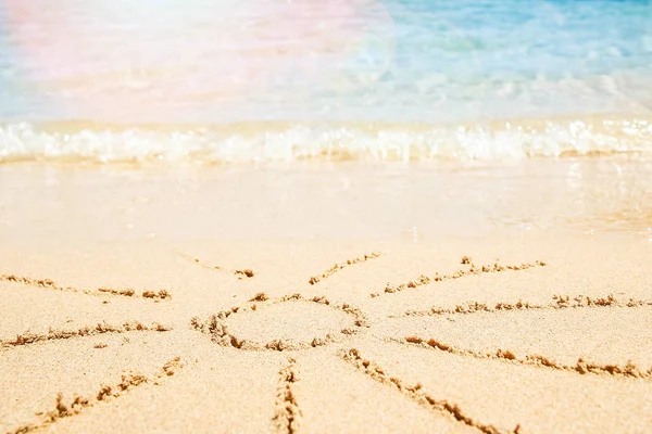 Beau dessin sur le sable du fond de la mer — Photo