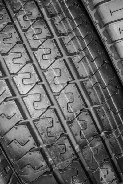 Автомобильные шины для автомобильного фона — стоковое фото