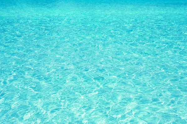 Piękne fale morskie wody na charakter cypru — Zdjęcie stockowe