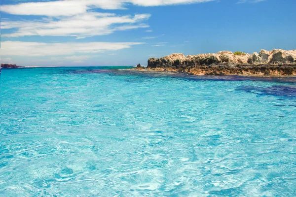 Hermosa orilla del mar en el fondo de la naturaleza cyprus —  Fotos de Stock