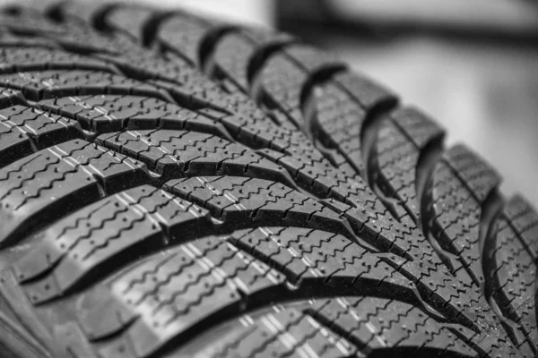 siyah şık yeni lastik tekerlekli arabalar için