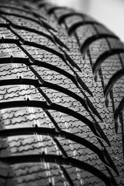 siyah şık yeni lastik tekerlekli arabalar için